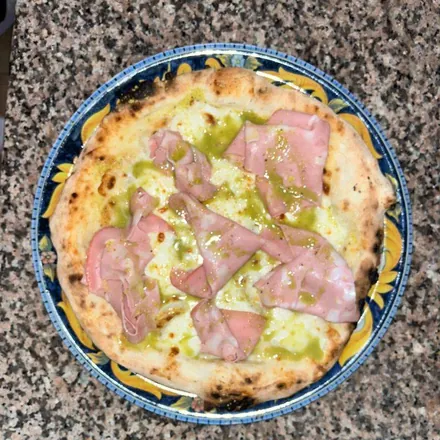Pizza Bologna IGP: mortadella, crema e granella di pistacchio